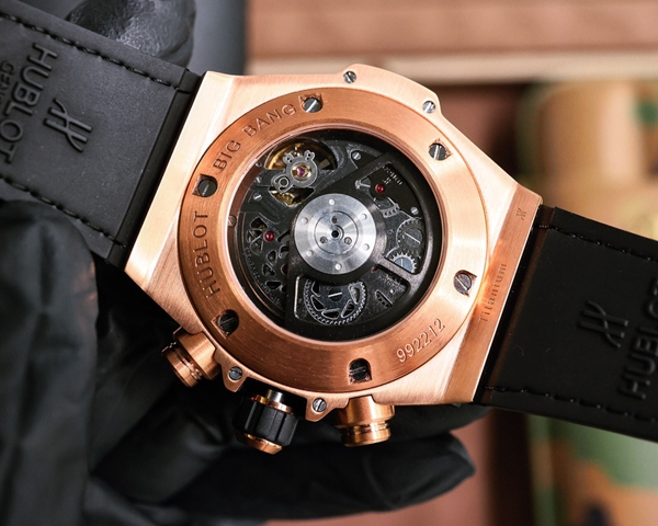 ウブロコピー時計着用イメージ